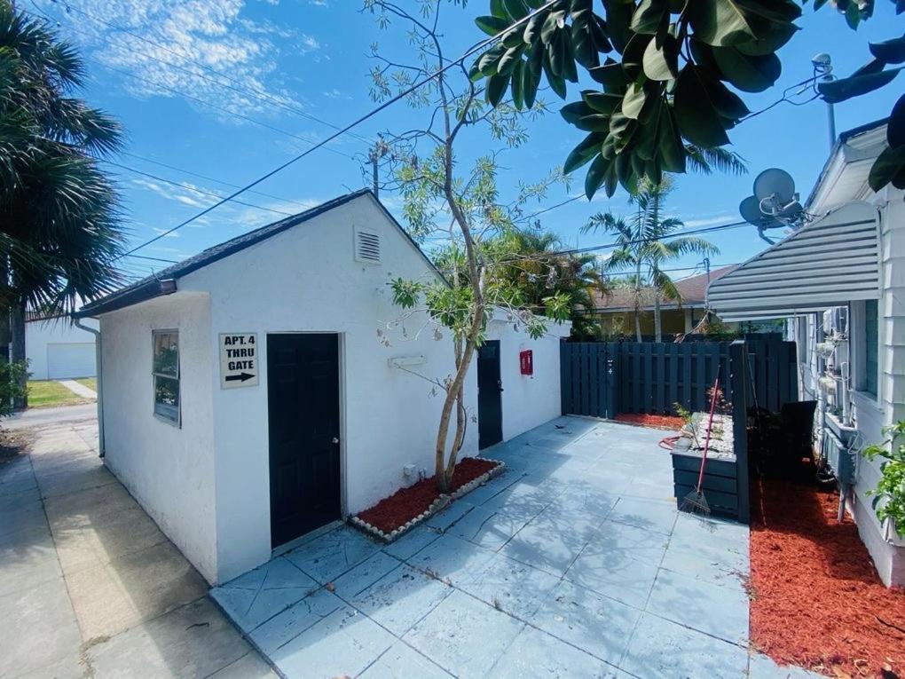 Steps To Beach & Downtown! Spacious Beach Bungalow #2 Lake Worth Beach Dış mekan fotoğraf